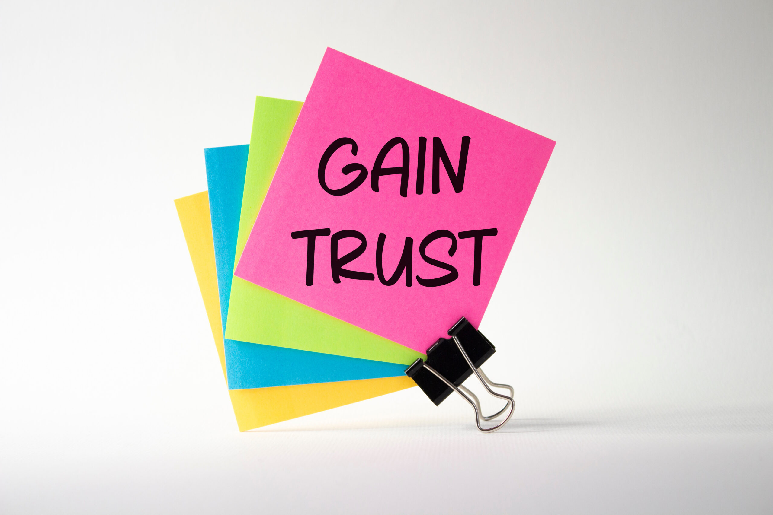 Gain trust symbol. Gain trust on sticky note. Beautiful white background. Business and Gain trust concept. Copy space.
